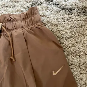NWT NIKE Sportswear Everyday Modern High Rise Woven Shorts thumbnail 4