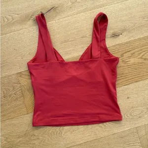 Reoria - Plunge V Neck Sleeveless Top in Red thumbnail 3