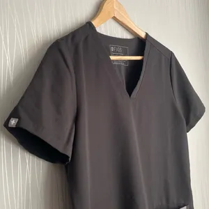 Scrub Top Casma Three Pocket Women's Small Black Technical Uniform Shirt thumbnail 4