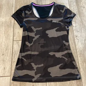 Under Armour Black and Gray Camo Athletic T-Shirt Size S thumbnail 2