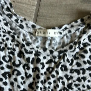 Cotton on leopard tshirt thumbnail 2