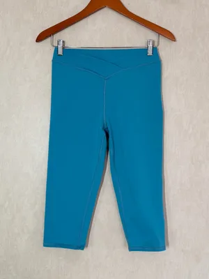 Alo Yoga Women’s Criss Cross Capri Leggings Mid Rise in Blue 6 thumbnail 3