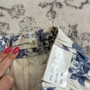 Abercrombie & Fitch Linen Blend Pull On Shorts Blue Floral NWT Size Medium Beach thumbnail 6