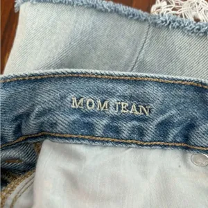 American Eagle Mom Jean Cutoff Shorts Distressed Size 2 Light Wash thumbnail 3