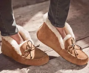 UGG Sz 8 Alena Moccasin‎ Slippers 1004806 Shearling Chestnut Suede Bootie Shoe thumbnail 1
