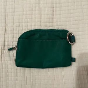 Lululemon Green Clipable Card Pouch thumbnail 6