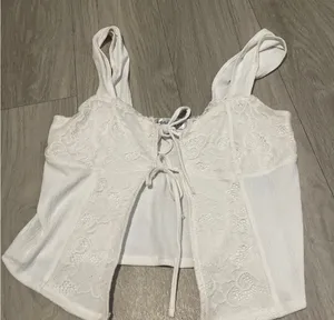 Madden Girl White Lace Camisole Top thumbnail 1