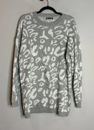 🔆 Amazon PrettyGarden grey and white animal print sweater thumbnail 1