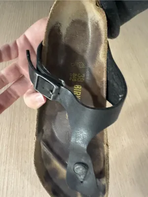 Women’s Birkenstock Gizeh Black Leather Thong Sandals with Buckle Size 38 thumbnail 7