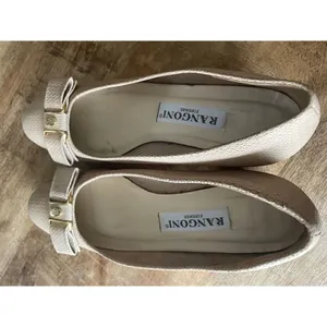 Rangoni Of Florence Italy women Size 6.5 leather Fabrics Bow Tie pump Shoes thumbnail 4