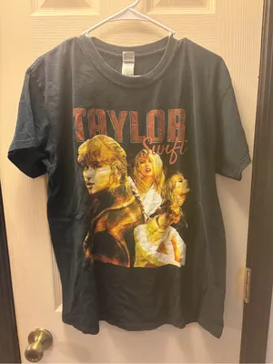 Gildan Taylor Swift Black Graphic Tee Shirt size Large Vtg thumbnail 1