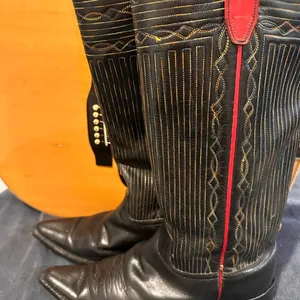 VINTAGE 70’s cowboy style boots. Size 9 thumbnail 3