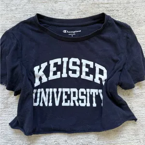 Champion Cropped Navy Graphic Tee - Keiser University Print (Size Small) thumbnail 3