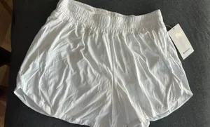 White Shorts Lululemon  thumbnail 1