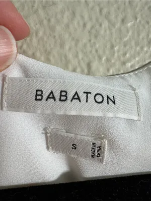Babaton White Cropped V Neck Blouse Womens S Casual Basic Capsule Top Damaged thumbnail 9