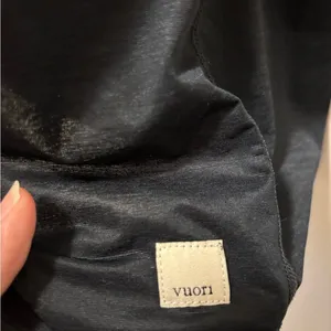 Vuori Crewneck Racerback Waist Length Tank Black Sz M Relaxed Fit Performance thumbnail 5