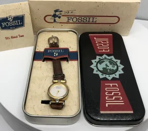 Vintage Retro 1990 Fossil Ladies Watch In Tin and Sleeve Hong Kong *Doesn't Work thumbnail 1