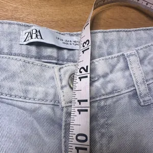 Zara jeans mom high rise oversized acid wash light wash 6 thumbnail 7