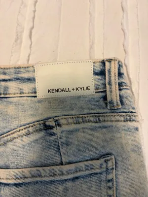 Kendall + Kylie thumbnail 7
