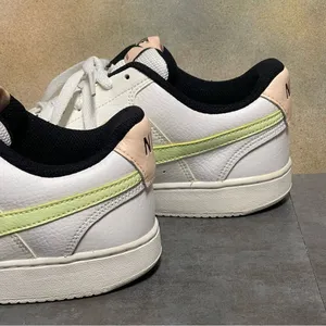 Nike Court Vision White/Green Women's Leather Tennis Shoes Size 9 thumbnail 14