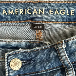 American Eagle Strigid Mom Distressed Ripped Jeans Medium Wash Size 4 X-Short thumbnail 6