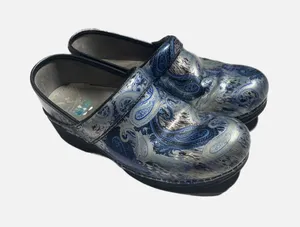 Dansko Professional Clogs Womens 38 Blue Paisley Patent Leather Comfort Nursing thumbnail 1