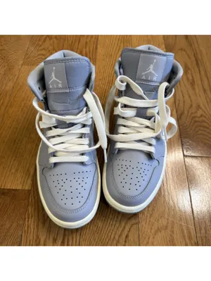 Size 6.5 US Women’s Nike Air Jordan 1 Mid Grey White CD7240-002 thumbnail 2