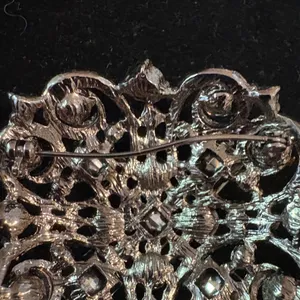 Vintage Style Filigree Rhinestone Crystal Brooch Pin Statement Silver‎ tone thumbnail 4