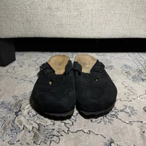 Birkenstock Boston Soft Suede Clogs in Black thumbnail 5