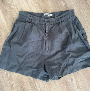 Reformation linen shorts thumbnail 1