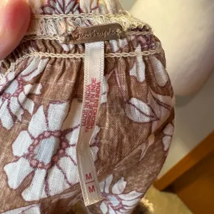 Free People Miss Daisy 100% cotton Brown‎ Floral Off Shoulder Smocked Blouse M thumbnail 5
