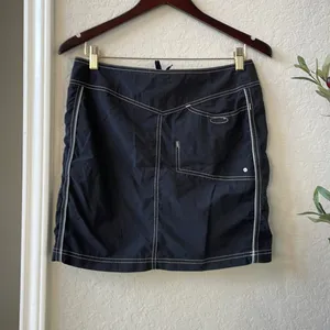 The North Face Women’s Overboard Classic Black Athletic Cargo Nylon Skirt Size 6 thumbnail 2