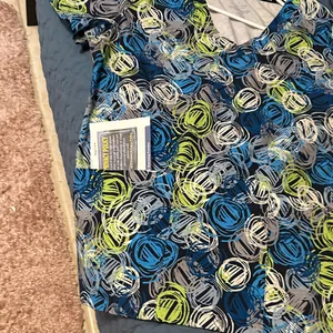 Vibrant Patterned V-Neck Scrub Top Sz L by Nautica excellent condition thumbnail 2