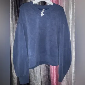 Lululemon NWOTs Softstreme Perfectly Oversized Cropped Crew size 6 thumbnail 5