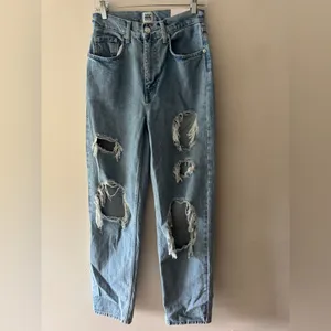 NEW!!‎ BDG Urban Outfitters Boyfriend Mid Rise Relaxed Fit Distressed Jeans thumbnail 2