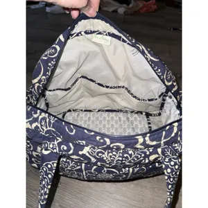 Vera Bradley Navy And White Floral Print Twirly Bird Pattern Zip Up Tote Bag thumbnail 10