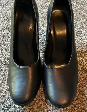 Ovio Black 4” round‎ toe heels size 7.5 thumbnail 1