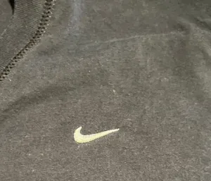Nike Womens medium  T-shirt thumbnail 4