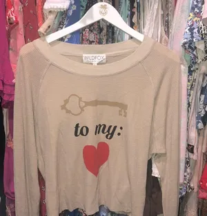 🦊💋 Wildfox Ribbed Crop Top 🔑 to my ❤️ - tan- EUC - no tags thumbnail 1