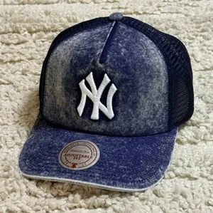 Mitchell & Ness New York Yankees Navy Gameday Trucker Adjustable Hat thumbnail 1