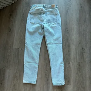 American Eagle Mom Jeans thumbnail 5