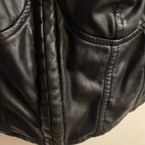 Iris Women’s Juniors Black Faux Leather Crop Top L Bust 35” Sweetheart Neckline thumbnail 7