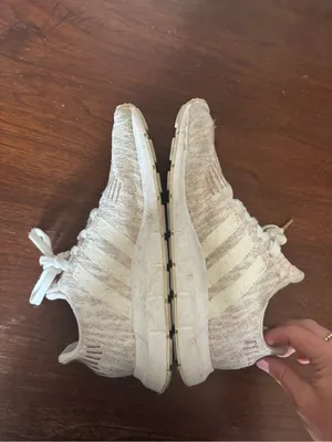 Adidas women’s swift run sneakers size 7.5 women’s thumbnail 4