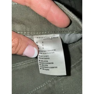 American Eagle Sz 4 Green Denim Distressed Highest Rise Mom Short Frayed‎ thumbnail 2