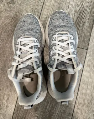 Adidas Women’s Sneakers 7 thumbnail 1