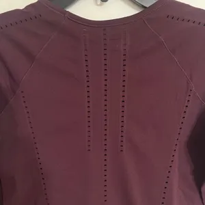 Athleta Momentum Long Sleeve Top XS Maroon Burgundy Mesh Ventilation 211280‎ thumbnail 8