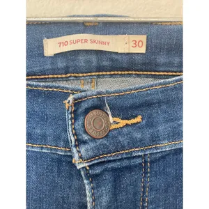 Levi's Women's 710 Super Skinny Modern Minimalist Clean Girl Blue Denim Jeans 30 thumbnail 2