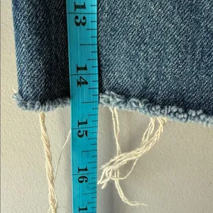 UNIQLO 90s Style Cut Offs 3/4 Denim Shorts thumbnail 6
