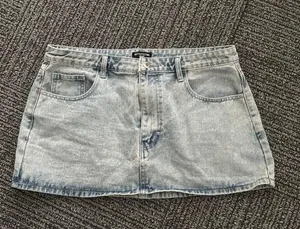 Pretty Little Thing Jean skirt thumbnail 1