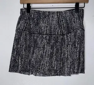 Lululemon Black White Stretchy Pull - On Pockets Pleated‎ Skirt / Shorts Size 4 thumbnail 1